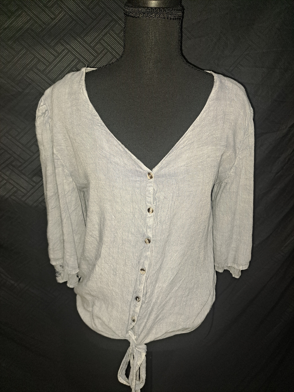 raya sun Light Gray Button-Front Tie-Hem Blouse